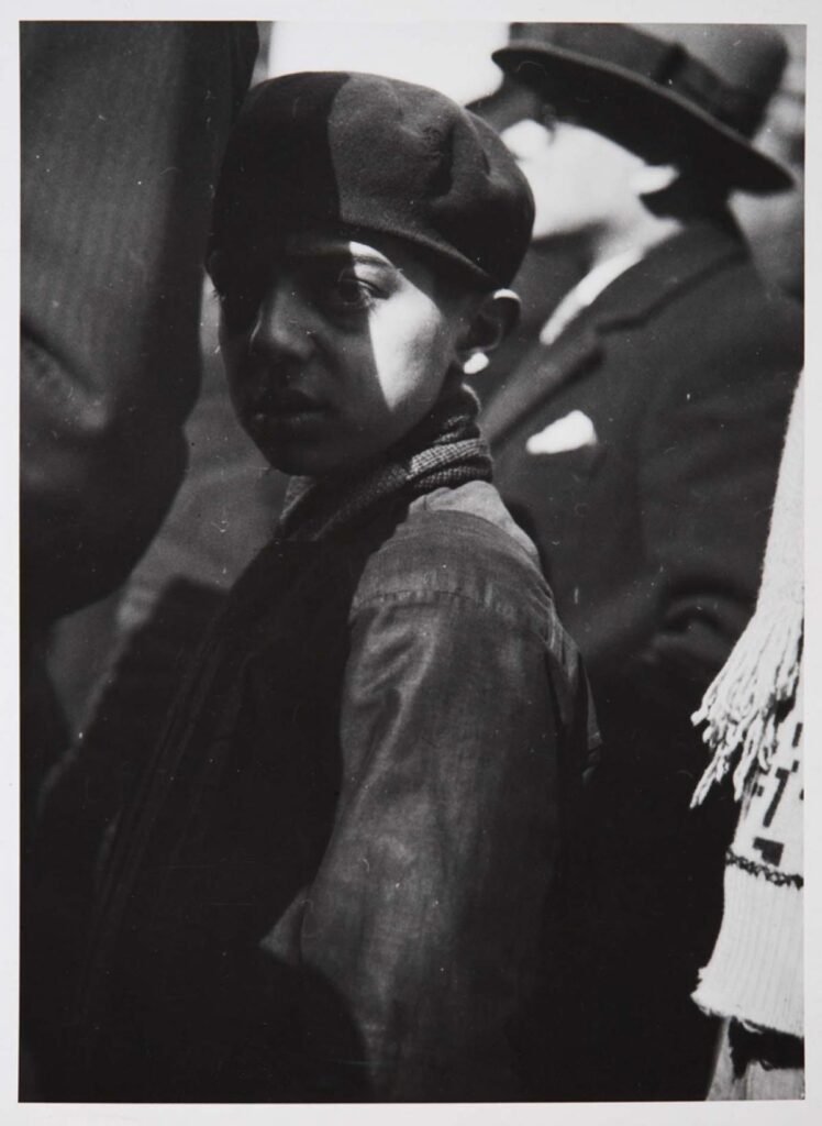 Niño con boina