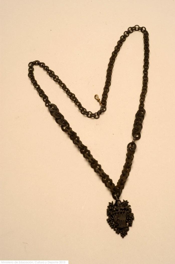 Collar de ebanita