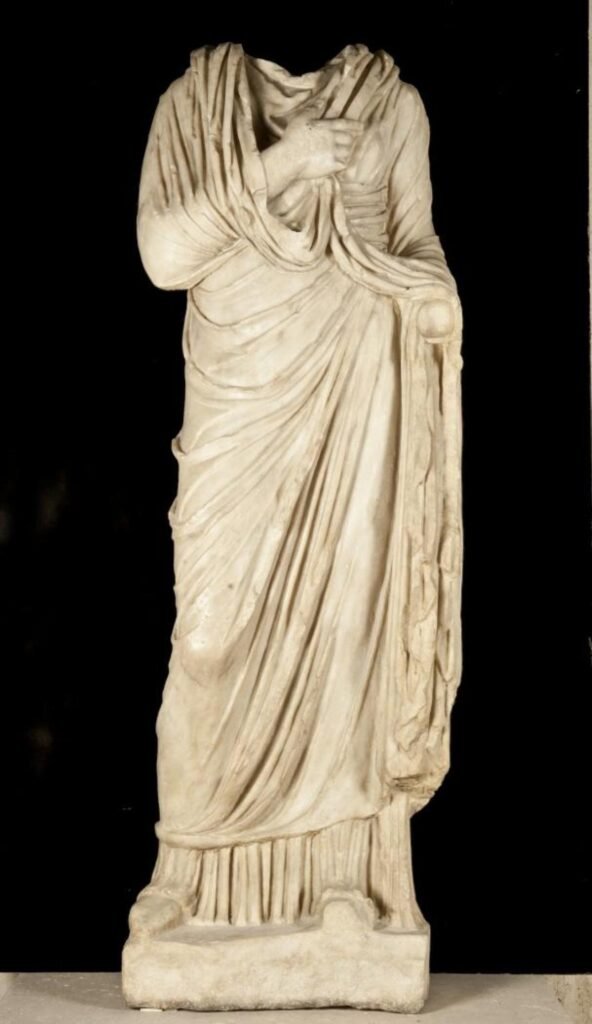 Figura femenina (palliata) de Medina Sidonia