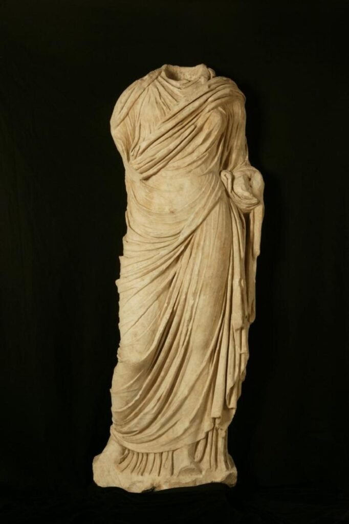 Figura femenina (palliata)
