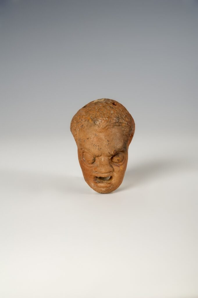 Máscara masculina. Terracota. Grecia, 325-150 a.C.
